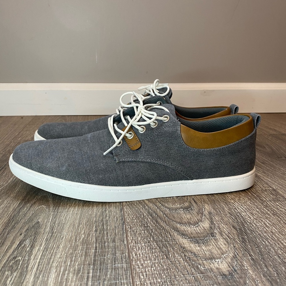 BULL BOXER. brand new size 12